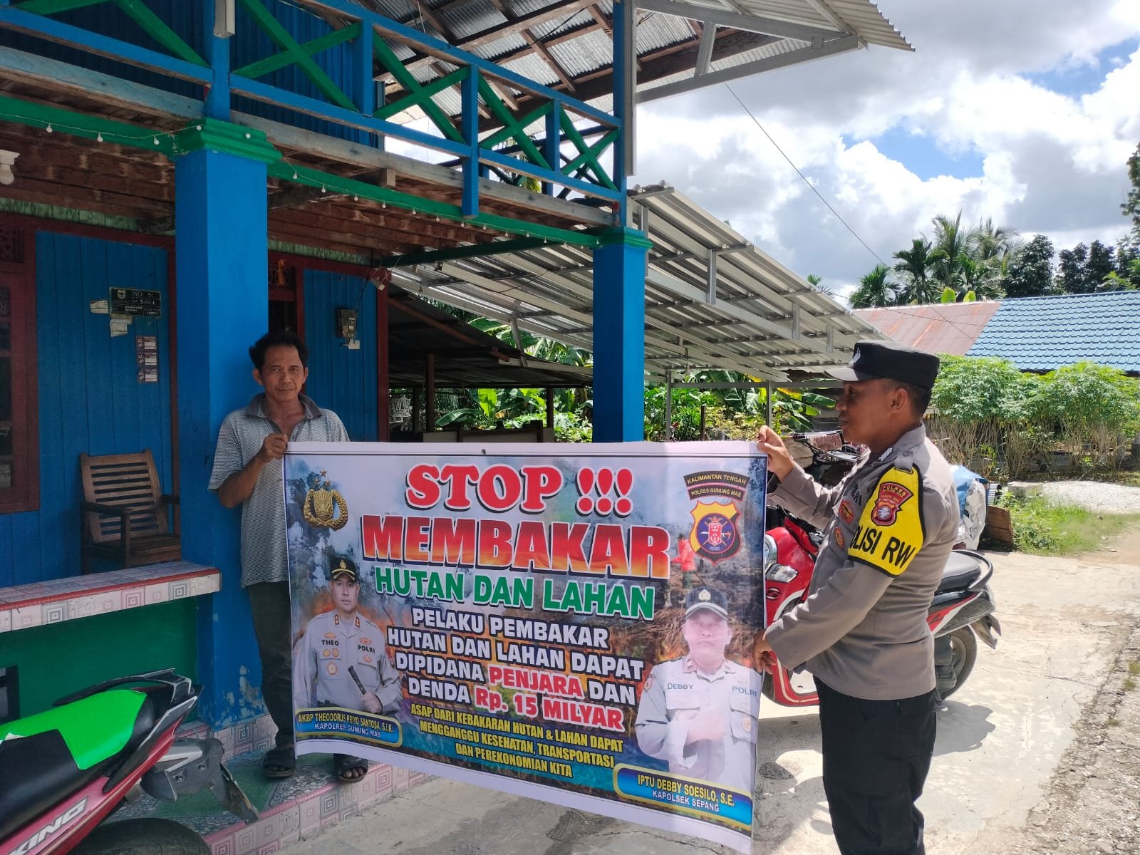 Bhabinkamtibmas Polsek Sepang Perkuat Sosialisasi Bahaya Kebakaran Hutan