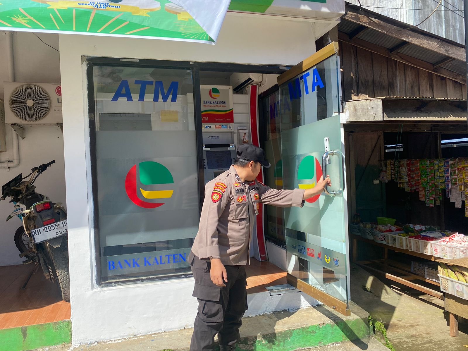 Polsek Kahut Cegah Kejahatan dengan Patroli Rutin