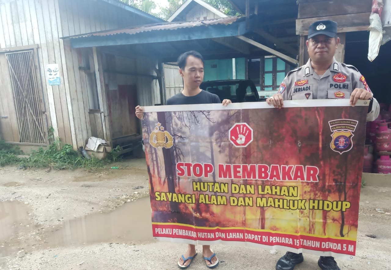 Personel Polsek Tewah Gencar Sosialisasi Bahaya Kebakaran Hutan dan Lahan