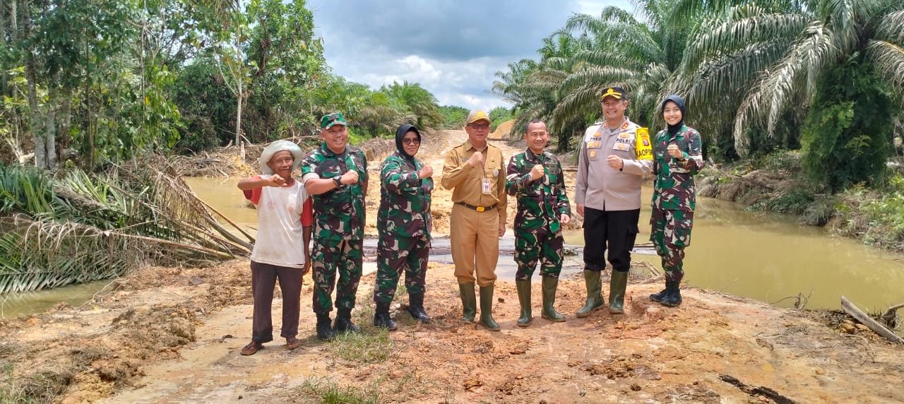 Sinergi TNI_Polri, Kapolres Gunung Mas Dampingi Tim Wasev dan Tim Dispaned Di Kecamatan Manuhing