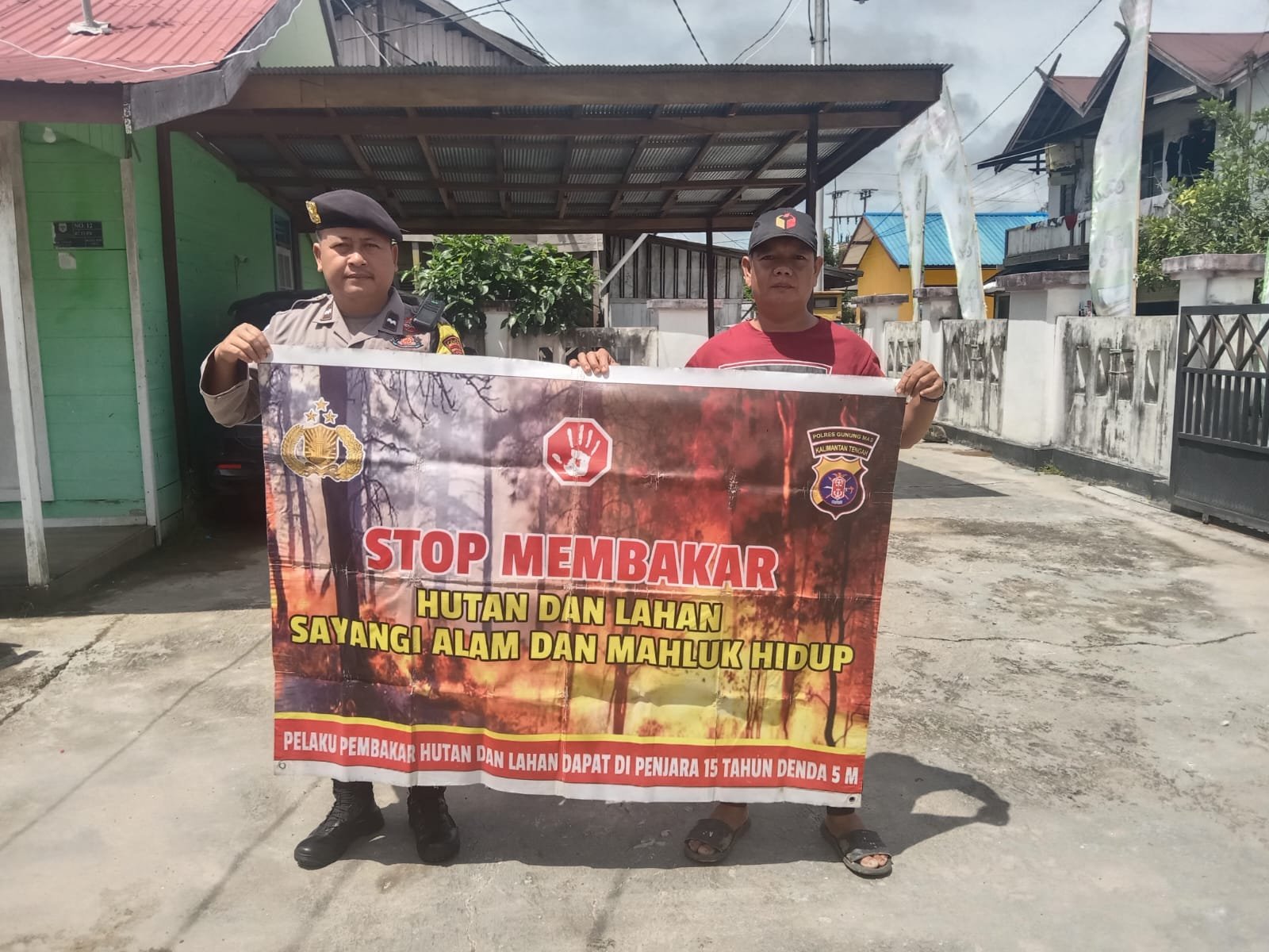 Personel Polsek Tewah Gencar Sosialisasi Bahaya Kebakaran Hutan dan Lahan