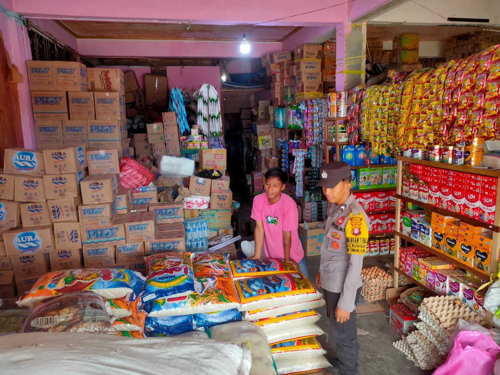 Polsek Rungan Pantau Ketersediaan Sembako Jelang Idul Fitri