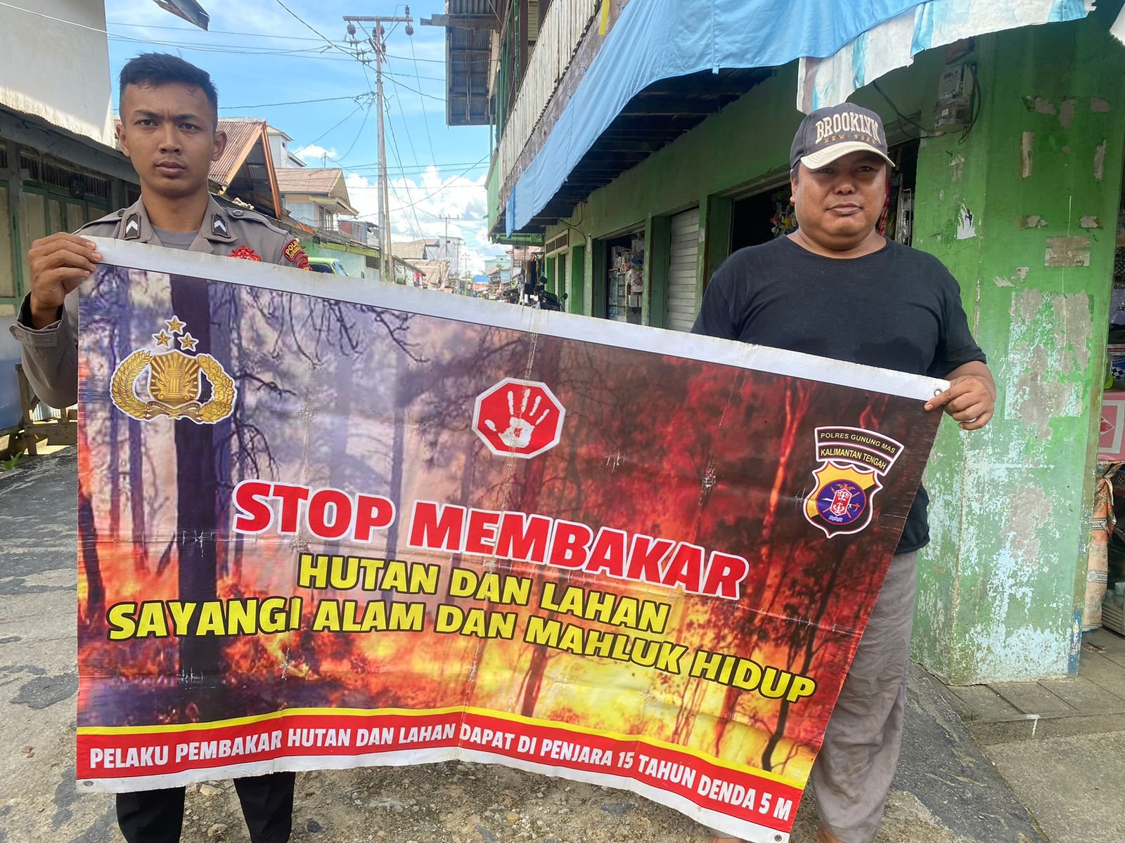 Personel Polsek Tewah Gencar Sosialisasi Bahaya Kebakaran Hutan dan Lahan