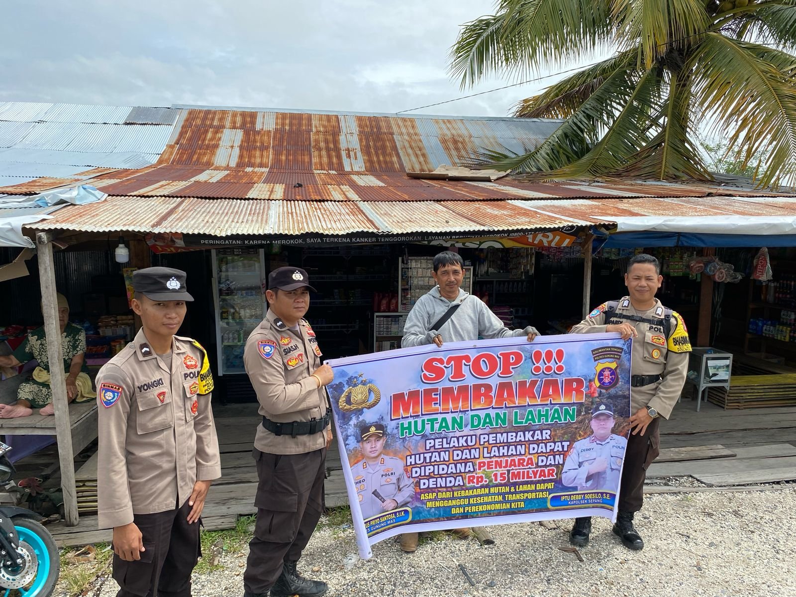 Bhabinkamtibmas Polsek Sepang Perkuat Sosialisasi Bahaya Kebakaran Hutan