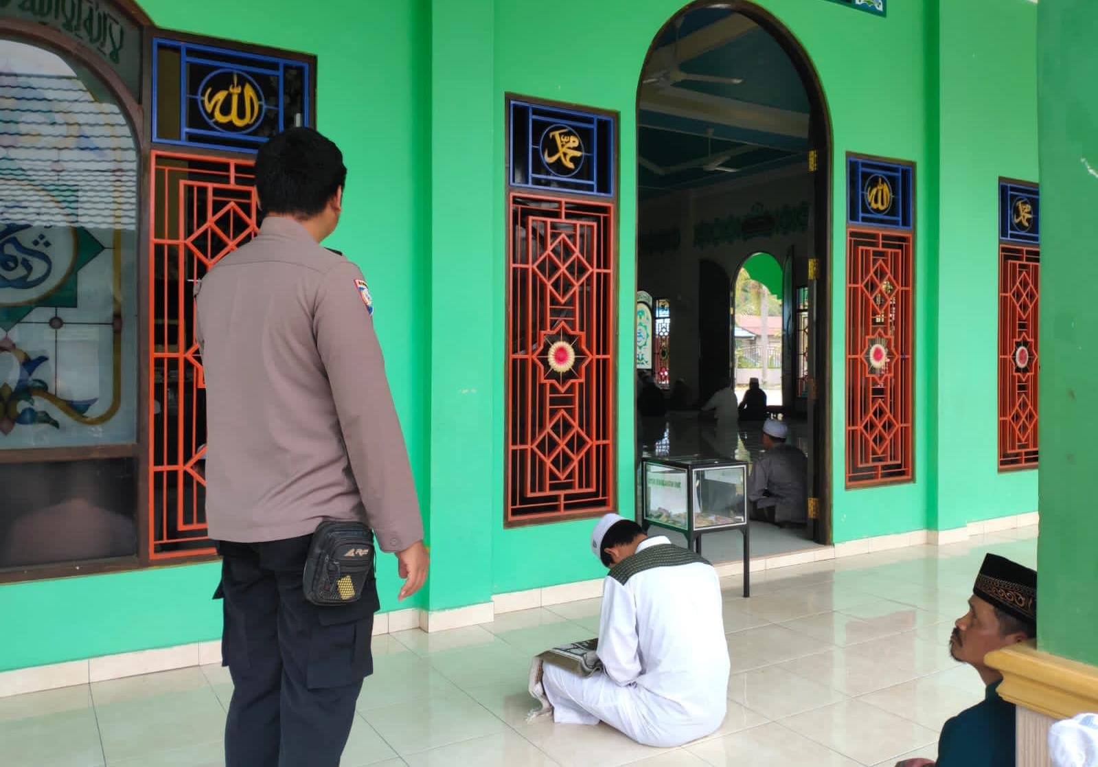 Patroli Polsek Rungan: Pastikan Sholat Jum’at Berjalan Aman