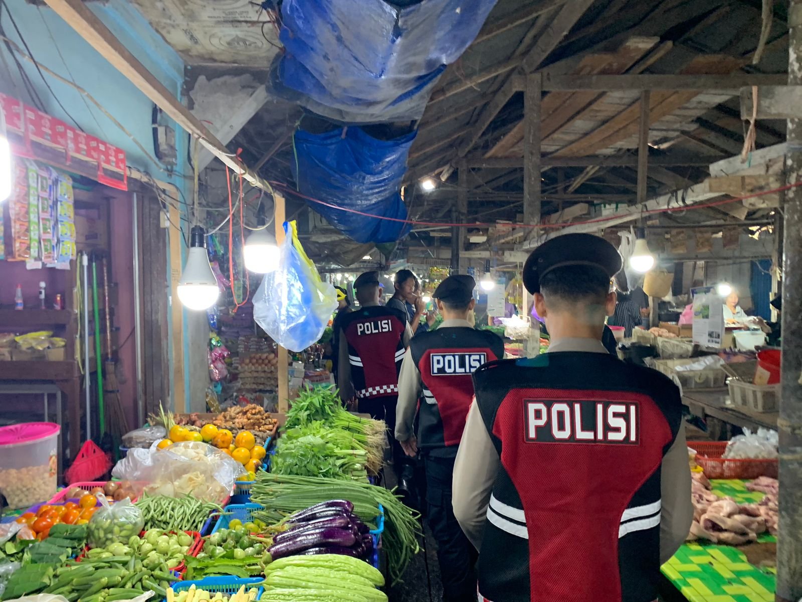 Sat Samapta Polres Gunung Mas Pantau Ketersediaan dan Harga Sembako Di Pasar Kecamatan Kurun