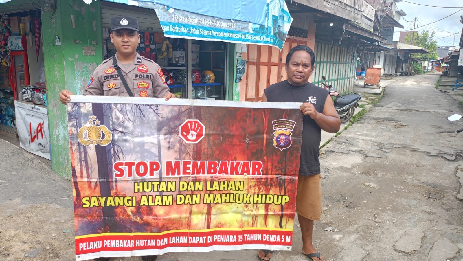 Personel Polsek Tewah Gencar Sosialisasi Bahaya Kebakaran Hutan dan Lahan