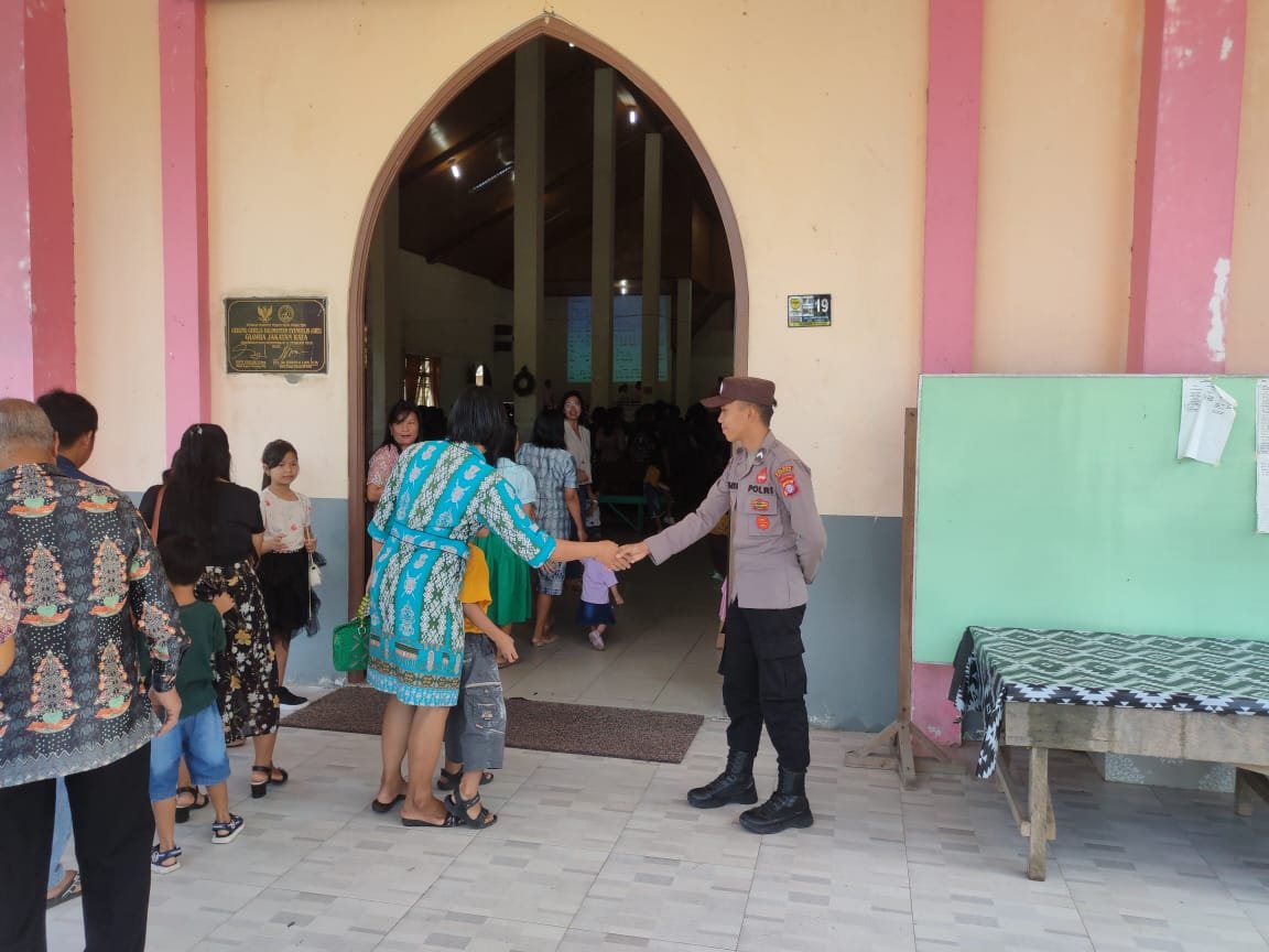 Patroli Ke Gereja oleh Polsek Rungan, Pastikan Beribadah dengan Aman