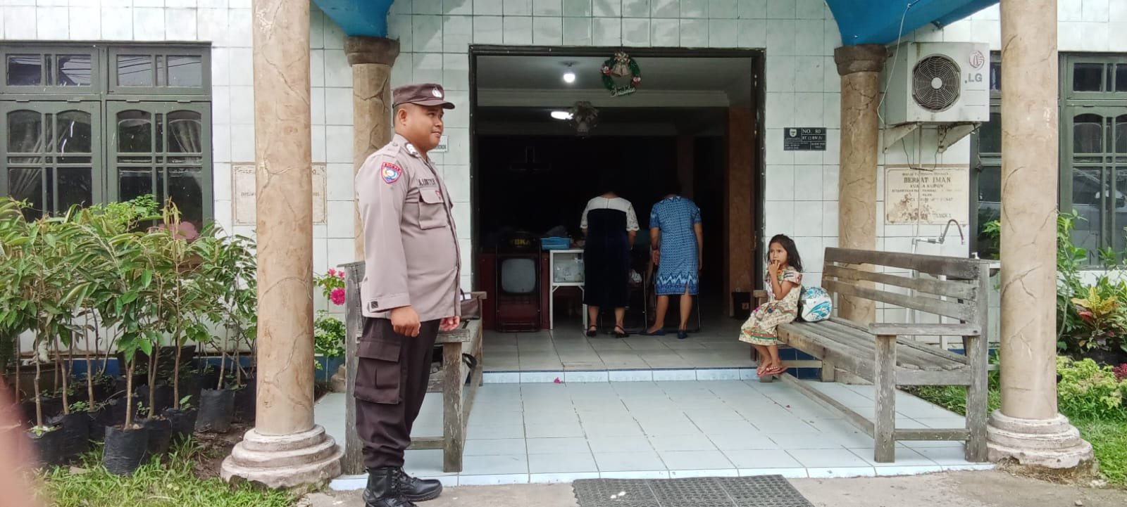 Patroli Ke Gereja oleh Polsek Rungan, Pastikan Beribadah dengan Aman