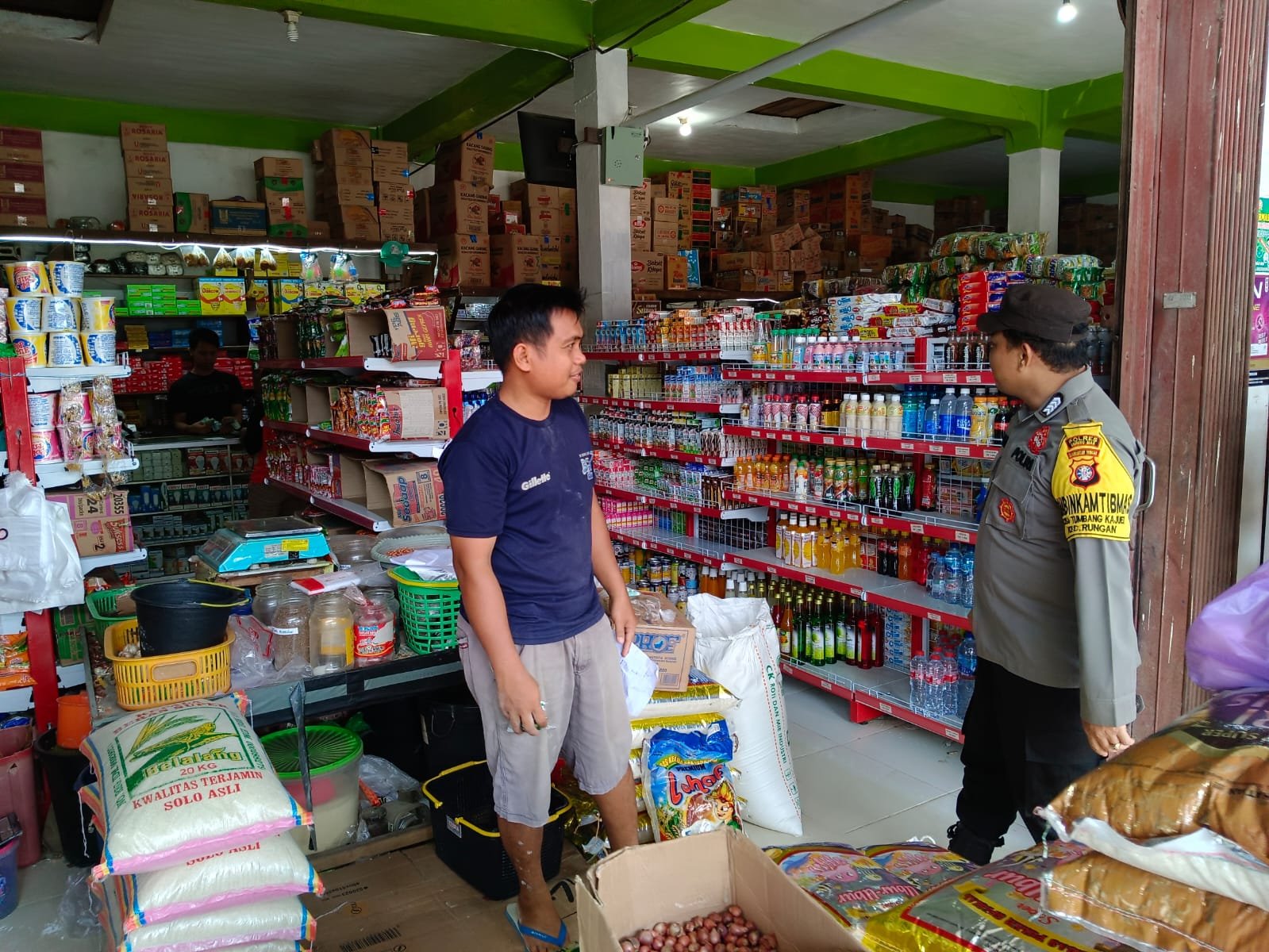 Polsek Rungan Rutin Pantau Ketersediaan dan Harga Sembako Di Wilayah Hukumnya
