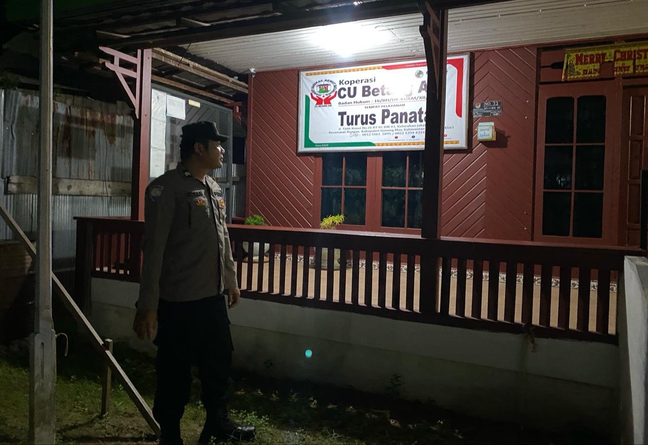 Personel Polsek Rungan Patroli Malam Hari, Cegah Gangguan Kamtibmas