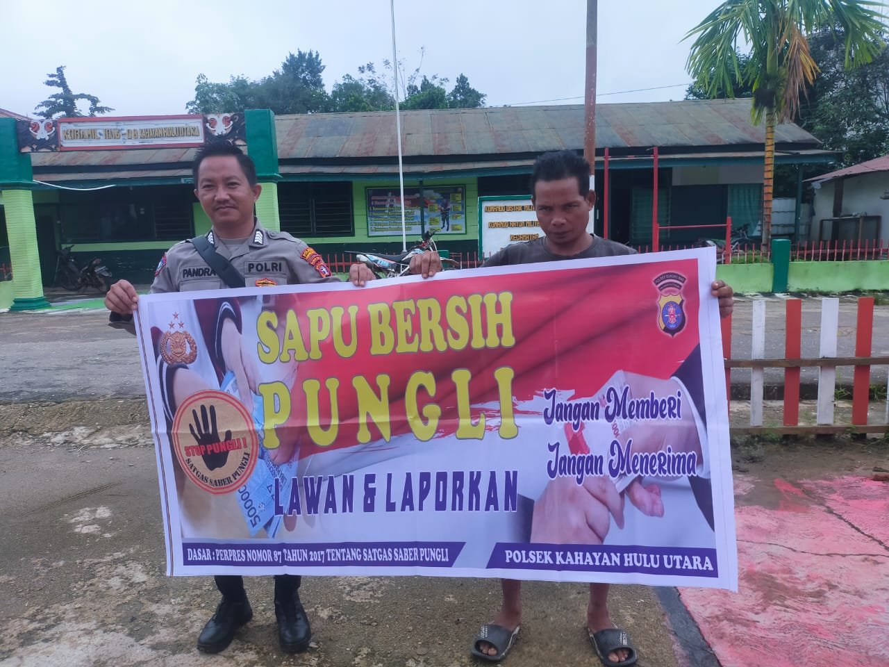 Personel Polsek Kahut Edukasi Masyarakat tentang Pungutan Liar