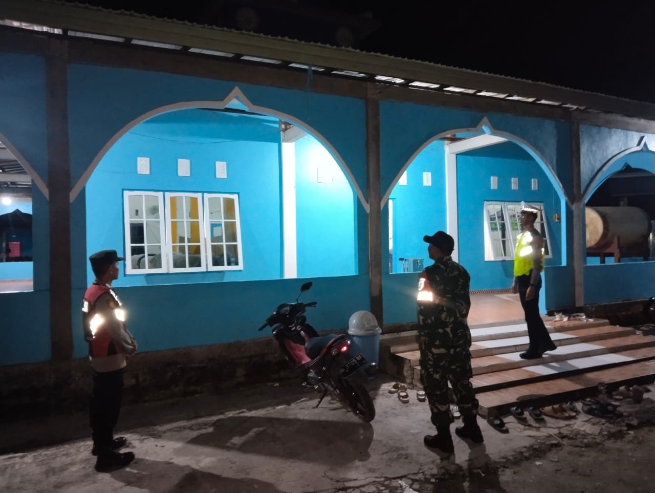 Tingkatkan Keamanan Dibulan Suci Ramadan, Polsek Tewah Gelar Pengamanan Sholat Tarawih