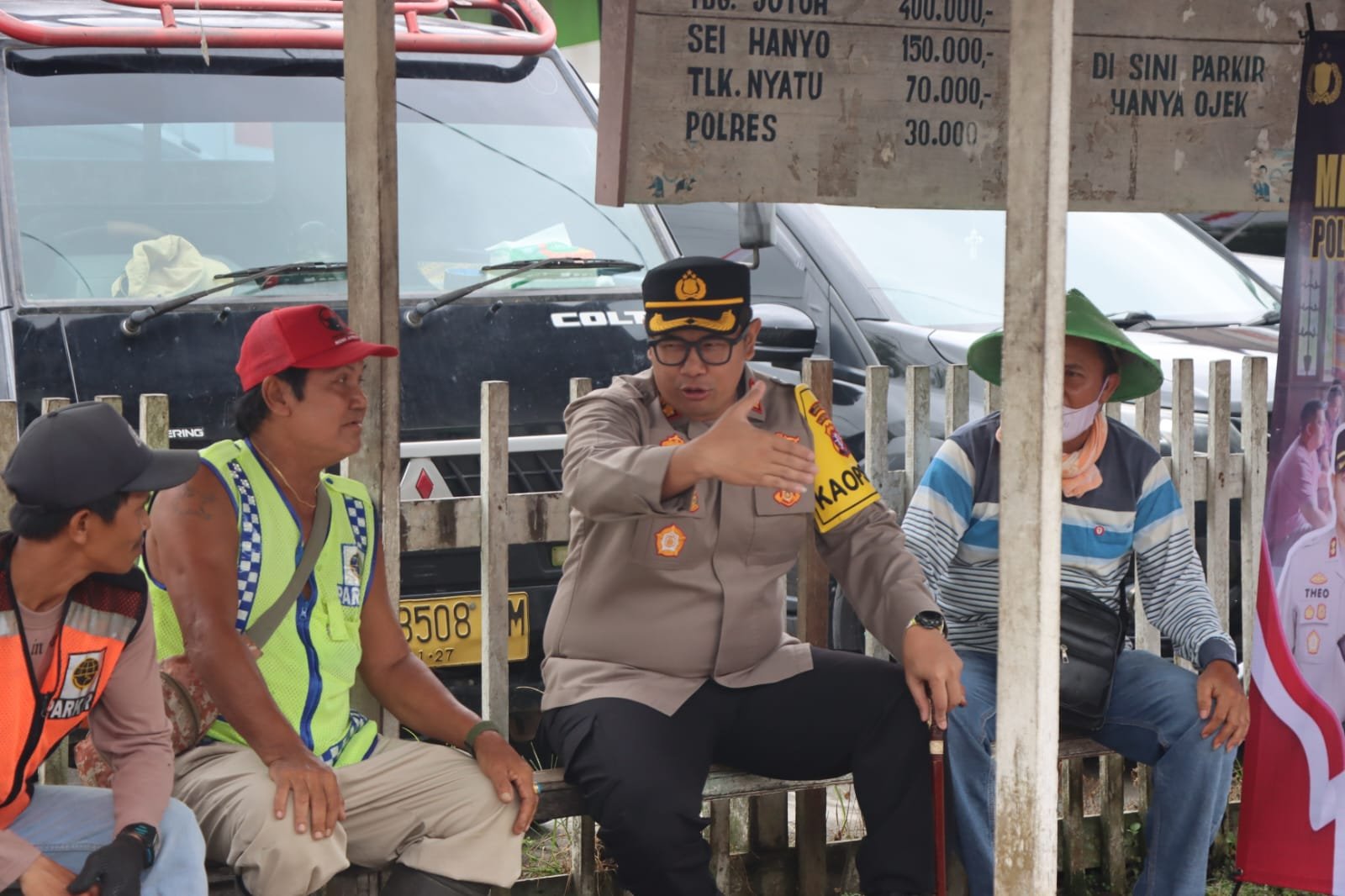 Program Minggu Kasih: Kapolres Gunung Mas Tampung Keluhan Warga di Pangkalan Ojek