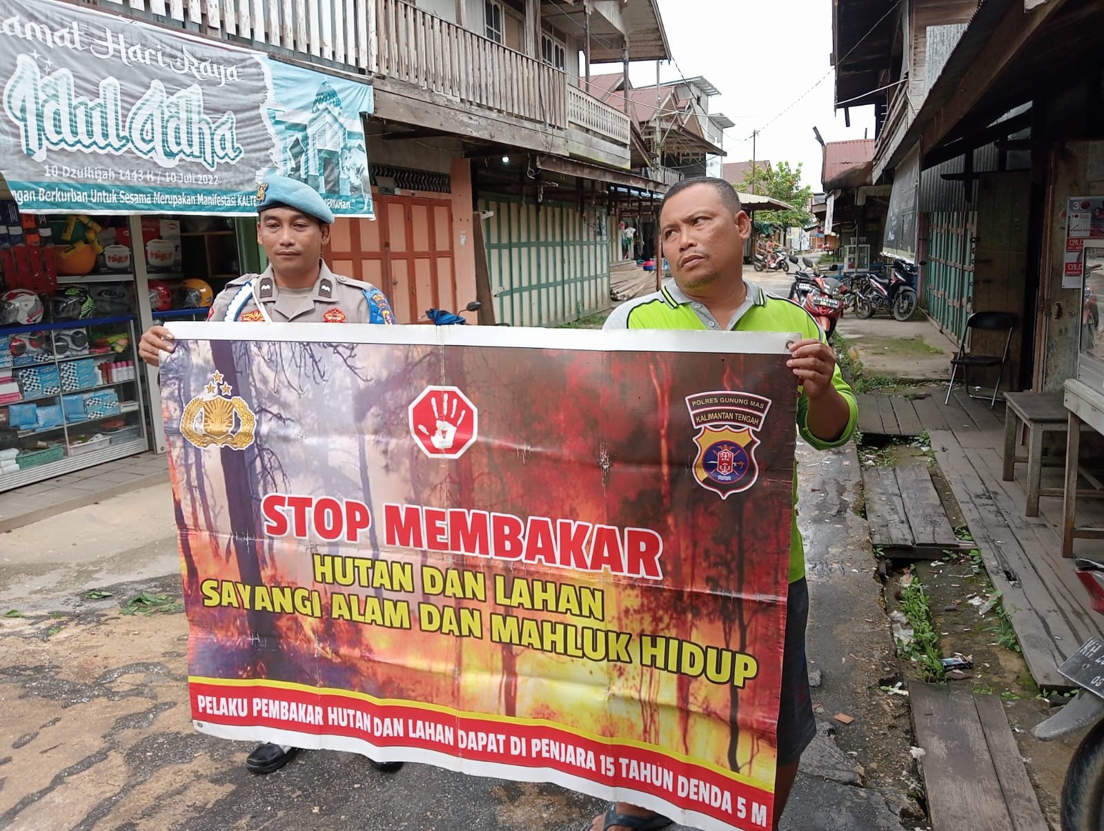 Pencegahan Banjir Jadi Prioritas: Personel Polsek Tewah Awasi Debit Sungai