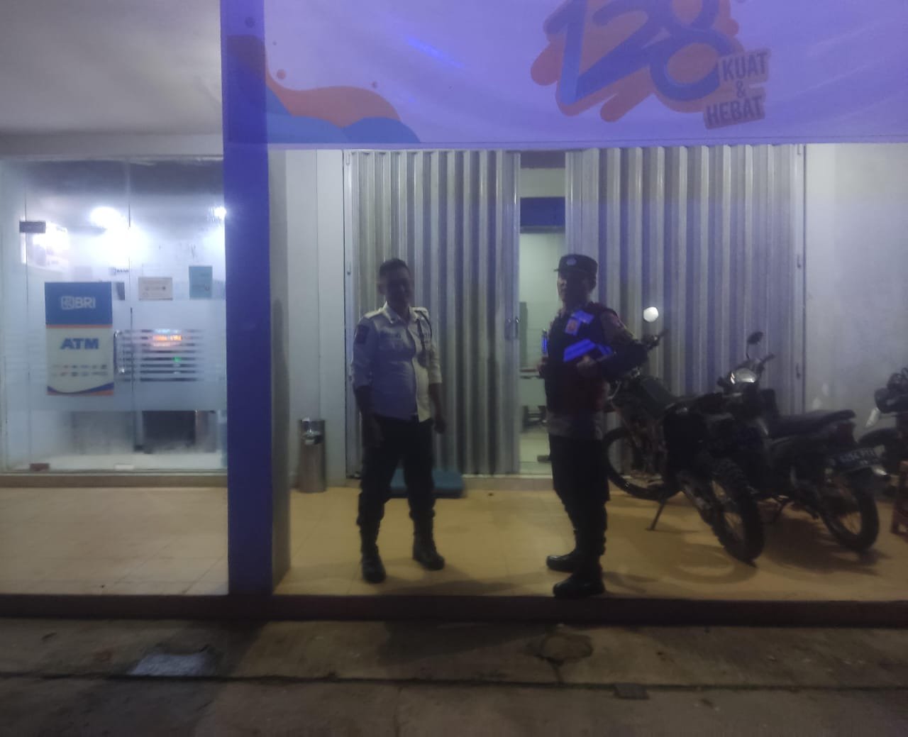 Pastikan Wilayah Hukunya Tetap Aman,  Polsek Tewah Patroli Malam Hari