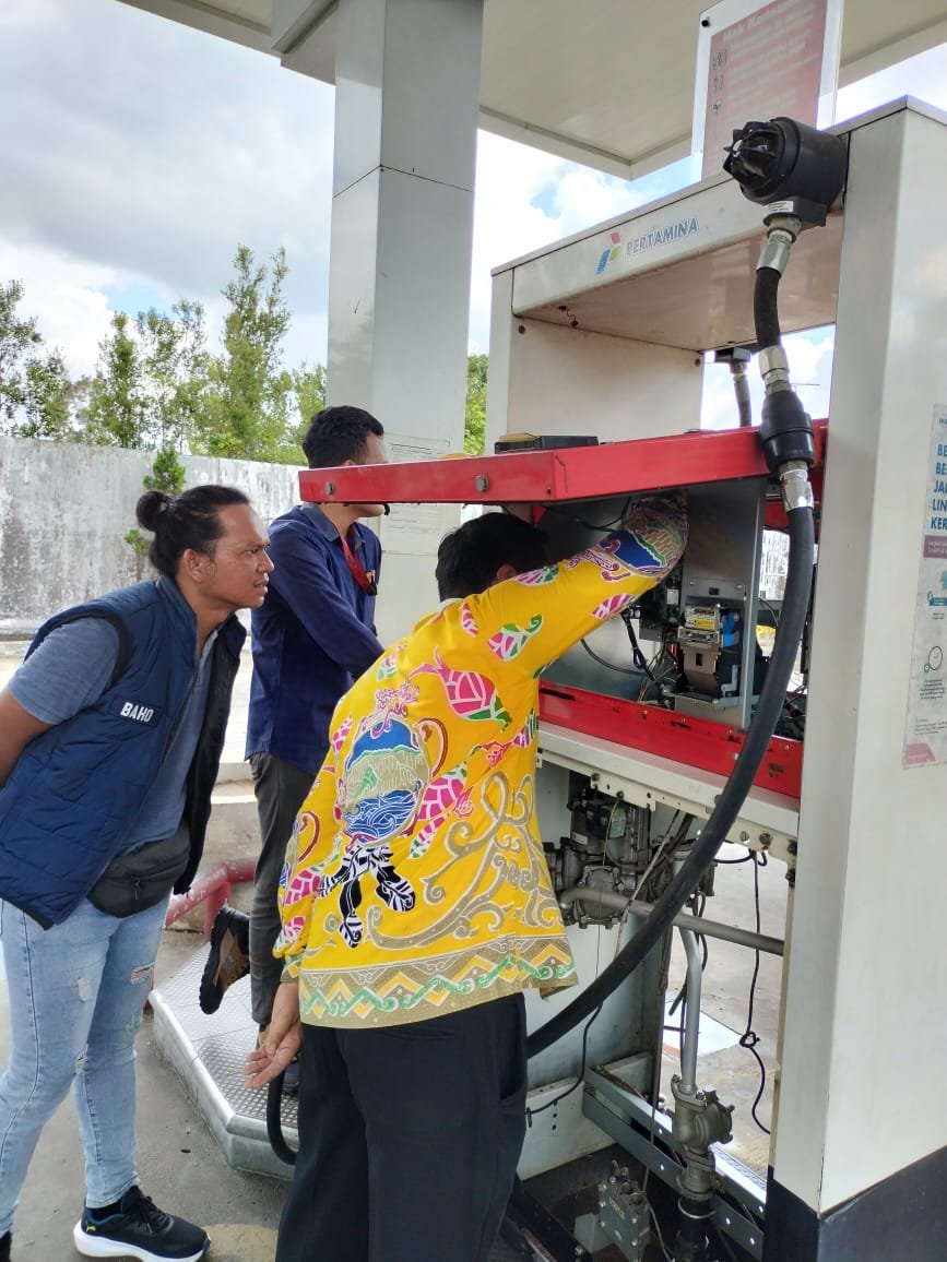 Bersama Dinas Disperindag satreskrim polres gumas lakukan pengecekan SPBU menjelang hari raya Idul Fitri