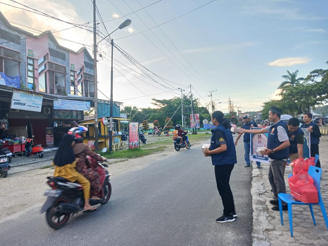 Semarak Ramadan, Satreskrim Polres Gunung Mas Tebar Berkah dengan Pembagian TakjilV