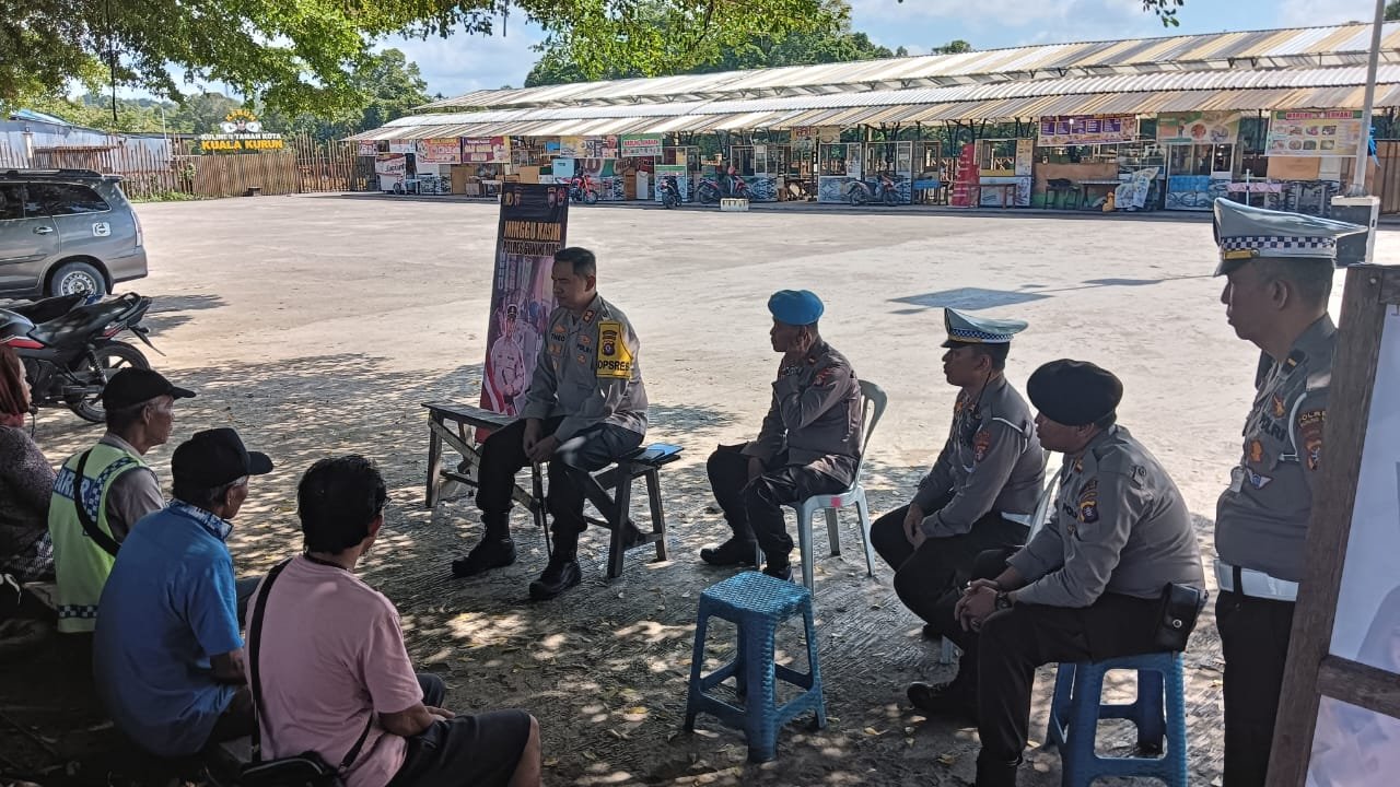 Program Minggu Kasih, Kapolres Gunung Mas Tampung Aspirasi Tukang Parkir dan Pedagang Kaki Lima