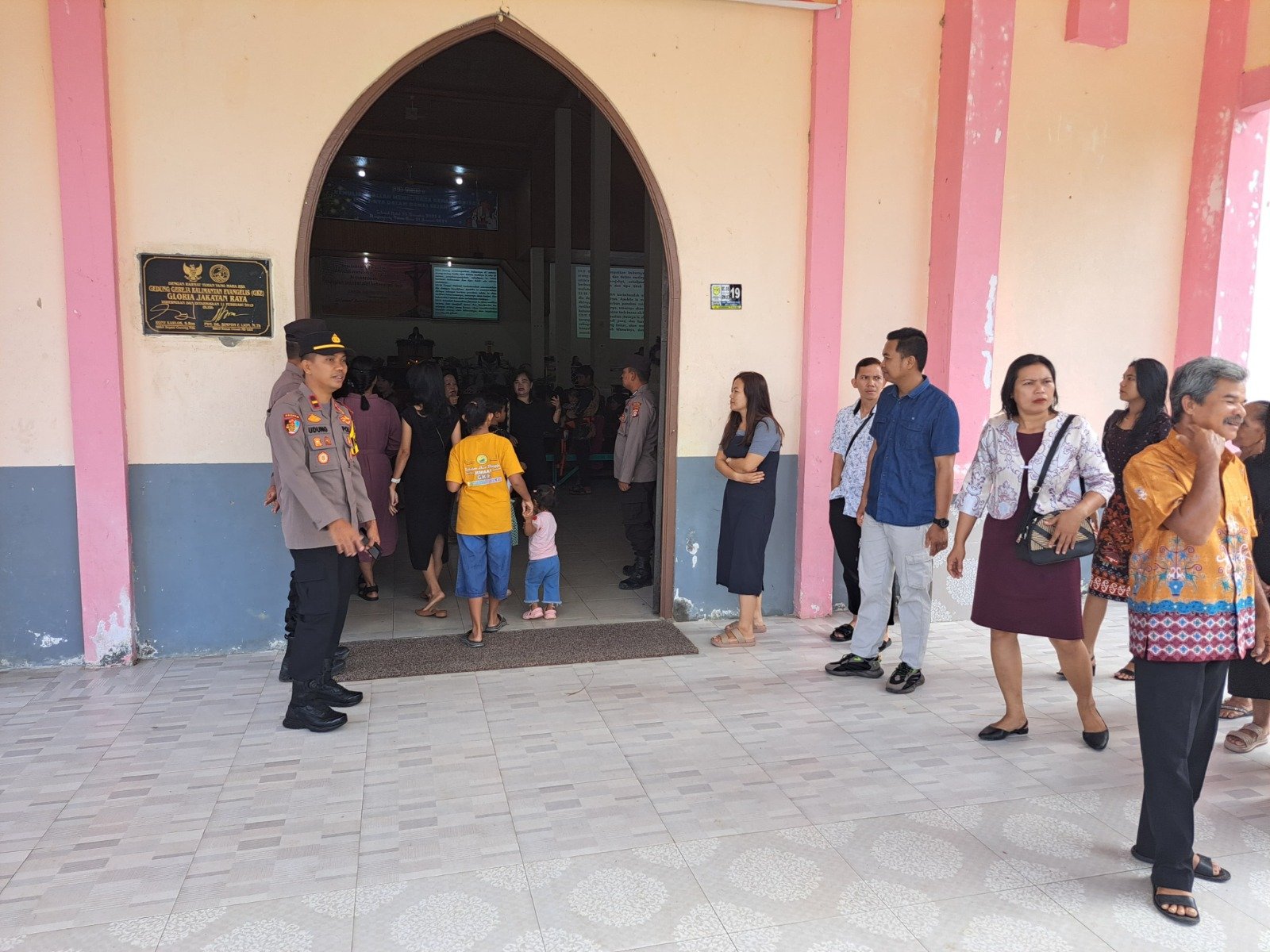 Polsek Rungan Pastikan Ibadah Hari Minggu Berjalan Aman dan Nyaman