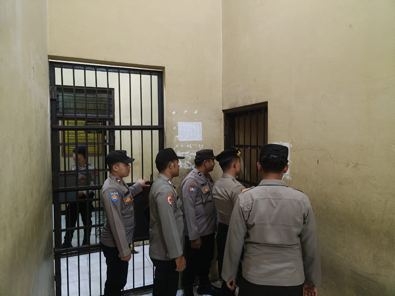 Cegah Kejadian Tak Terduga, Petugas Jaga Polres Gunung Mas Rutin Cek Ruang Tahanan