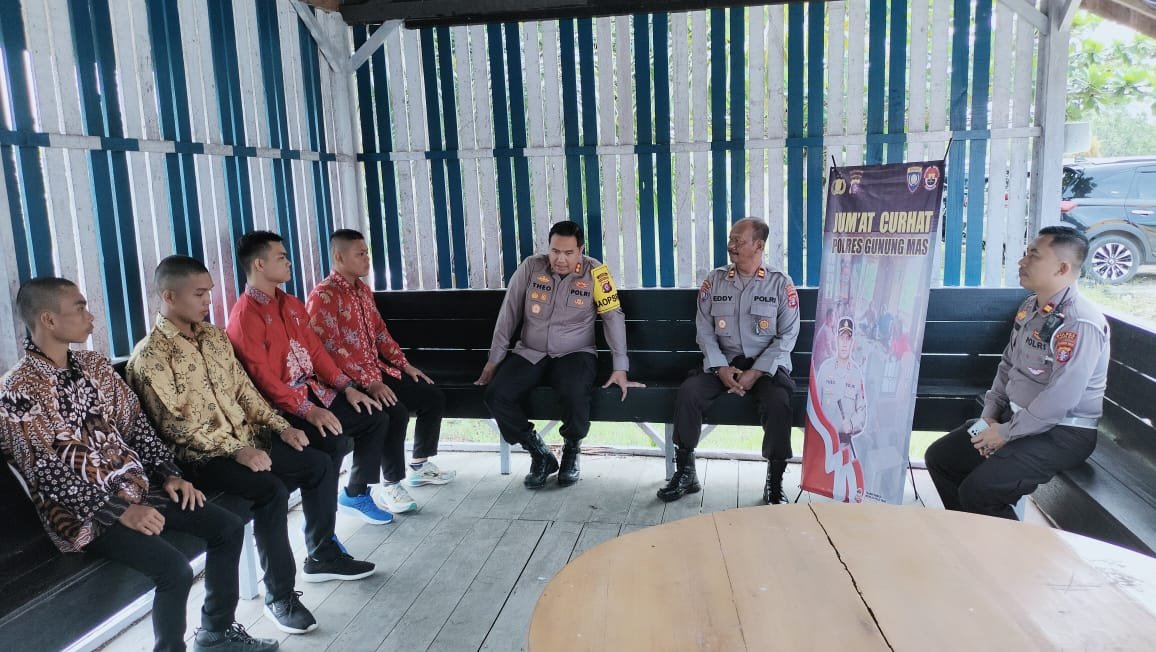 Kapolres Gunung Mas Terima Aspirasi Warga Saat Jumat Curhat: Siap Tindak Lanjuti Keluhan Masyarakat