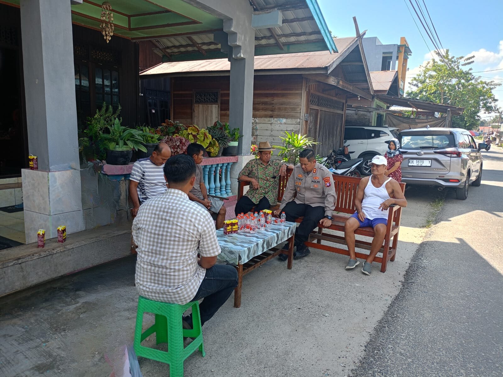 Menjalin Kedekatan, Kapolres Gunung Mas Berdialog Langsung Dengan Warga Dalam Program Jumat Curhat