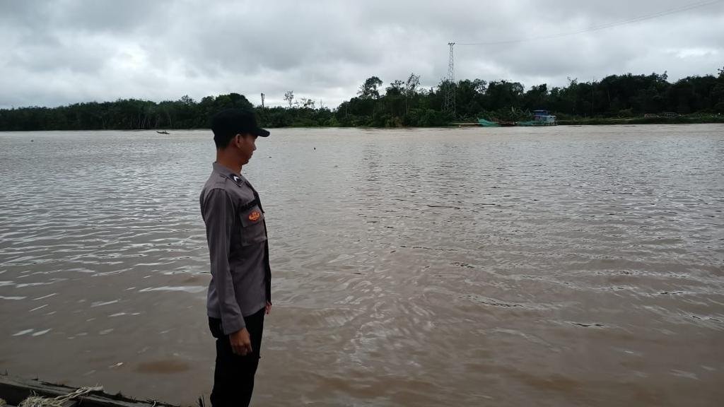 Bhabinkamtibmas Polsek Sepang Perkuat Sosialisasi Bahaya Kebakaran Hutan