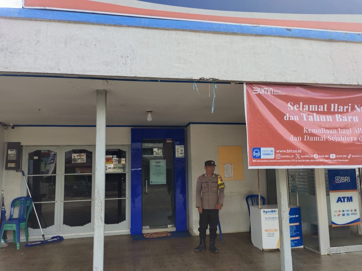 Patroli Kryd Obvit Polsek Manuhing Jaga Keamanan di Tumbang Talaken