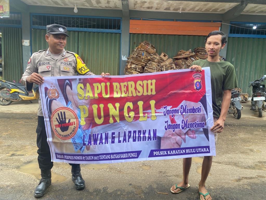 Personel Polsek Kahut Edukasi Masyarakat tentang Pungutan Liar