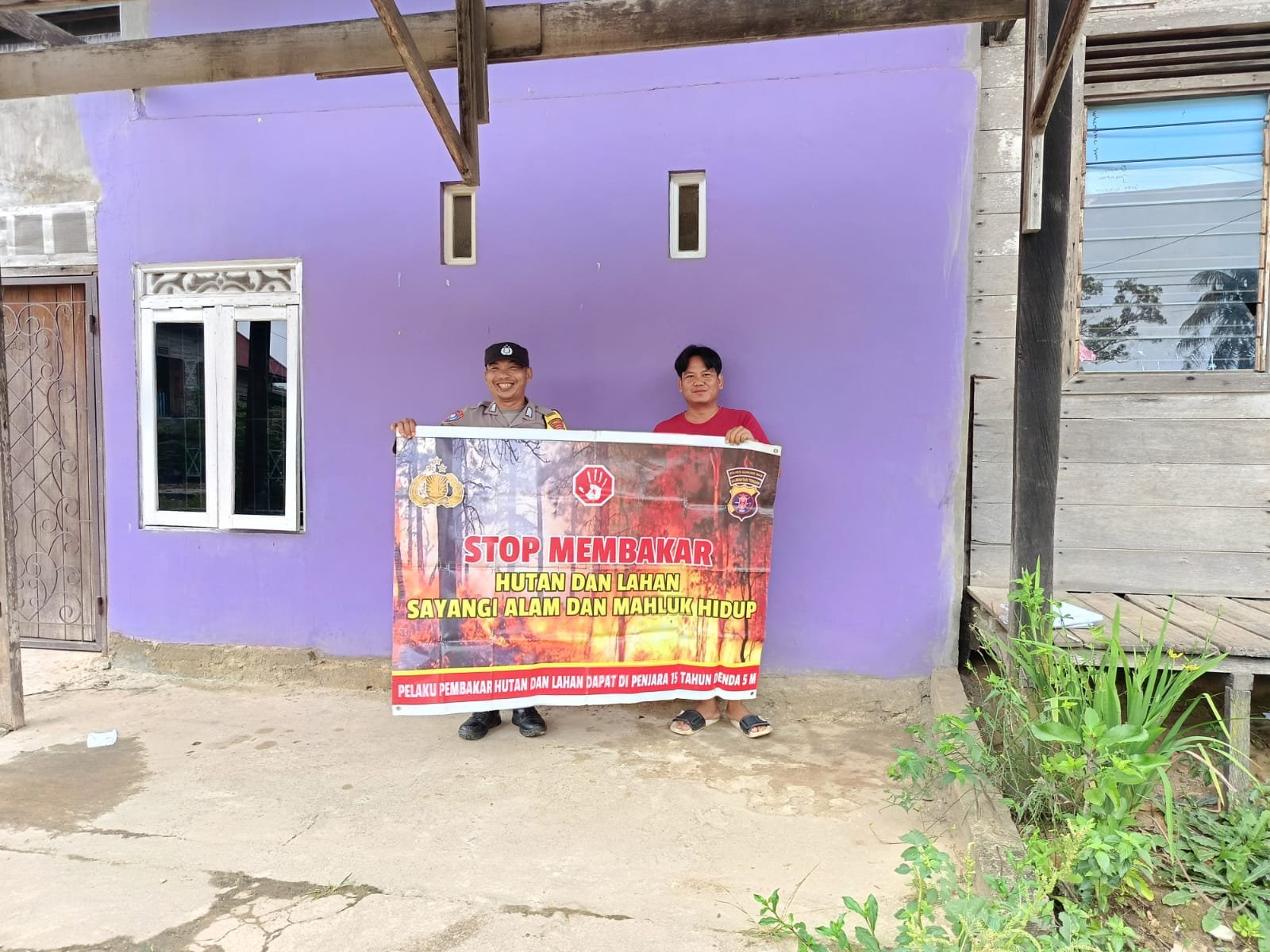 Personel Polsek Tewah Gencar Sosialisasi Bahaya Kebakaran Hutan dan Lahan