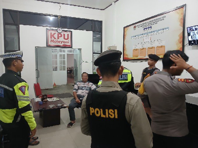 Polres Gunung Mas Tempatkan Personel Pengamanan Di Kantor KPU dan Bawaslu Jelang Pilkada 2024