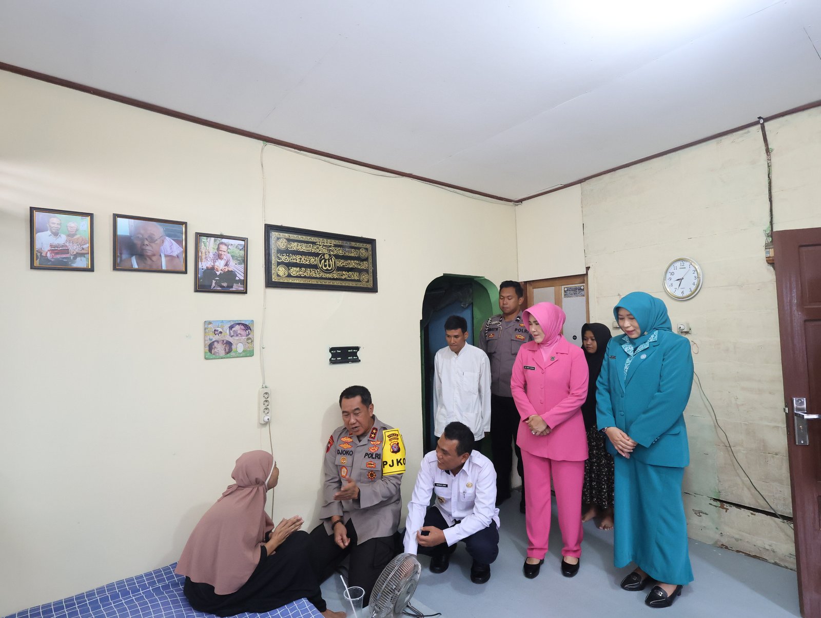 Wujud Empati, Kapolda Kalteng Bersama Bhayangkari Resmikan Bedah Rumah Milik Lansia di Pahandut Seberang