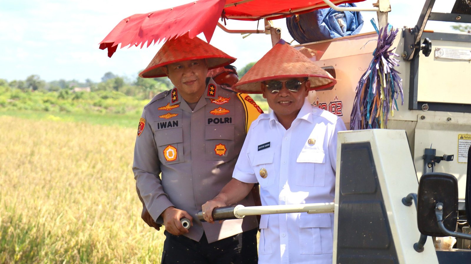 Dukung Ketahanan Pangan, Kapolda Kalteng Bersama Gubernur dan Forkopimda Panen Raya Padi di Pulang Pisau Serentak Bersama 13 Prrovinsi Lainnya