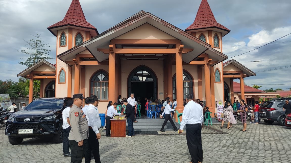 Ciptakan Rasa Aman Jemaat, Polsek Kurun Patroli KRYD di Gereja Sion dan Gereja Katolik Saat Ibadah Minggu