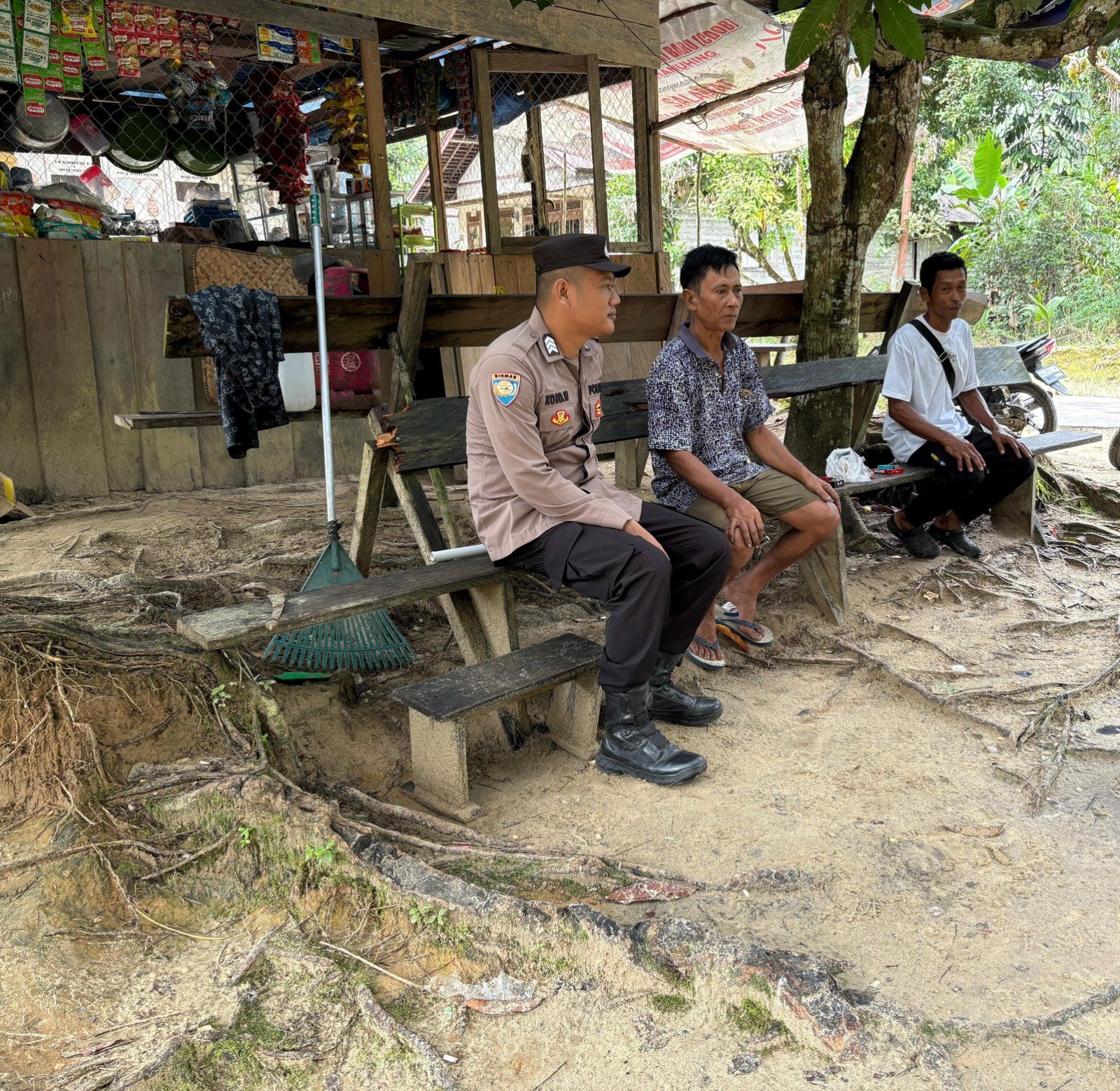 Polsek Jajaran Polres Gunung Mas Sisir Pasar dan Pangkalan Ojek: Cegah Premanisme dan Kejahatan Jalanan!