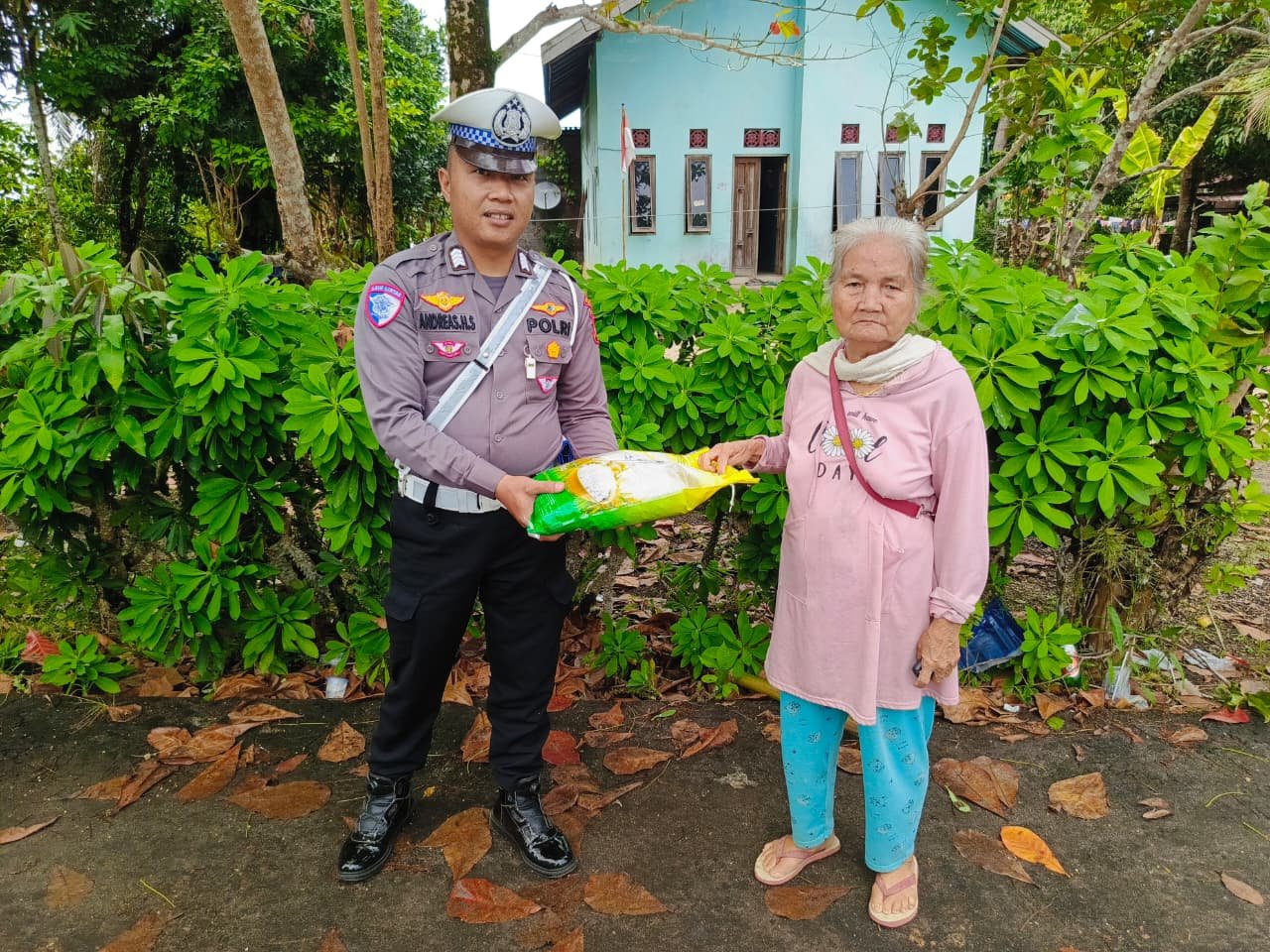 Sat Lantas Polres Gunung Mas Gelar Gerakan Pangan Murah di Tanjung Riu
